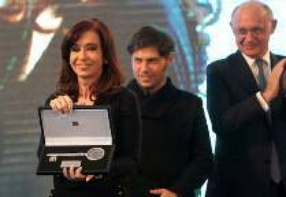 CFK recibi� las llaves de Montevideo y defendi� a Aerol�neas