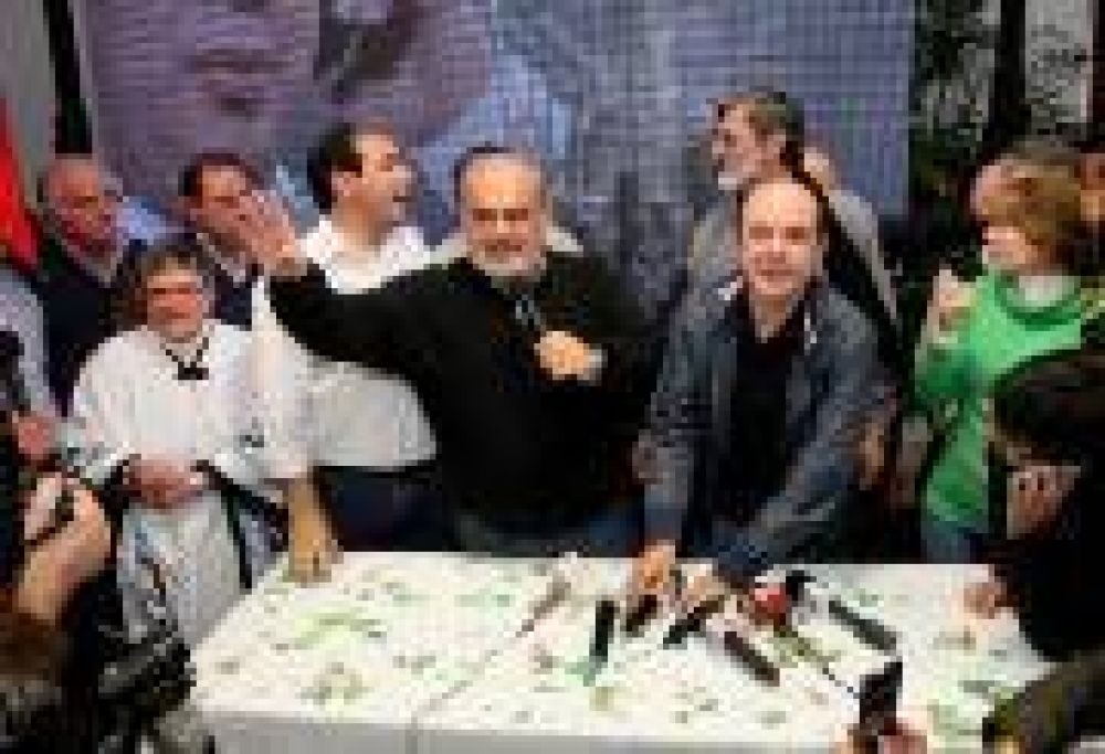Corrientes: denuncian al gobernador Colombi por asociaci�n il�cita