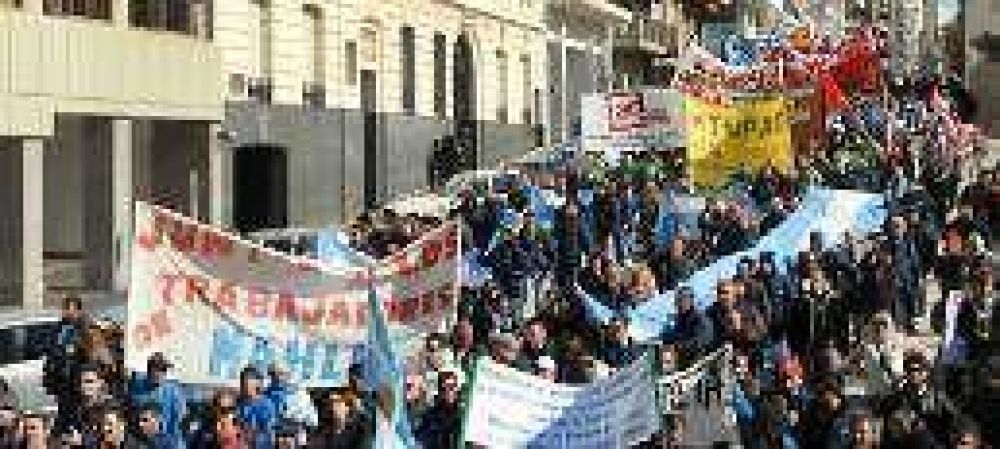 Los obreros en conflicto se hicieron sentir en el microcentro rosarino 