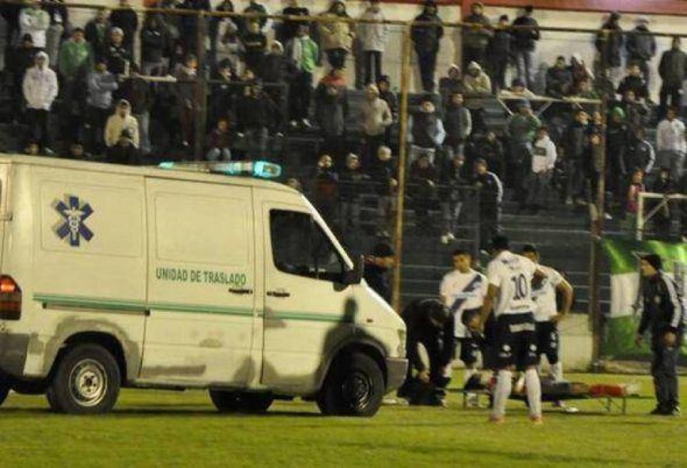 Conmoci�n en el Ascenso: muri� un ex jugador de F�nix en pleno partido