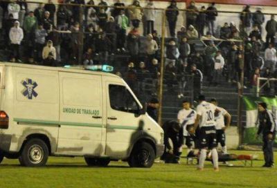 Conmoci�n en el Ascenso: muri� un ex jugador de F�nix en pleno partido
