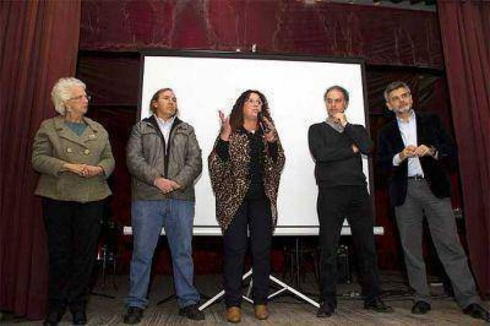 El Frente Progresista Popular lanz� la candidatura de Naddeo a la Legislatura porte�a