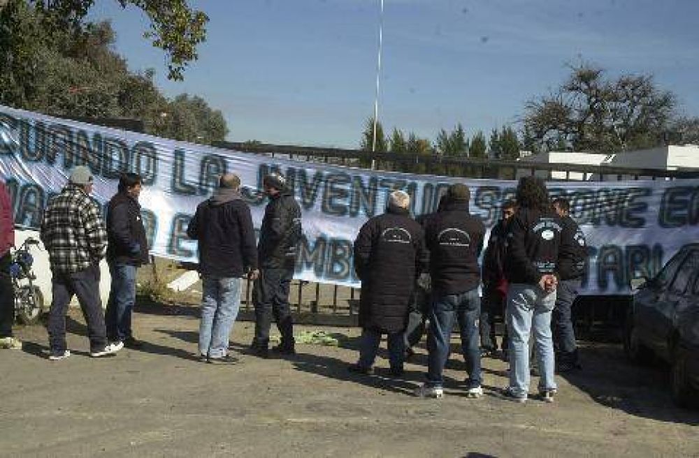 Curtarsa: trabajadores tomaron la planta con apoyo del sindicato