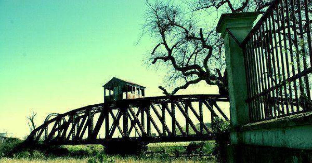 Ensenada: El Puente Giratorio, posible Patrimonio Hist�rico Nacional