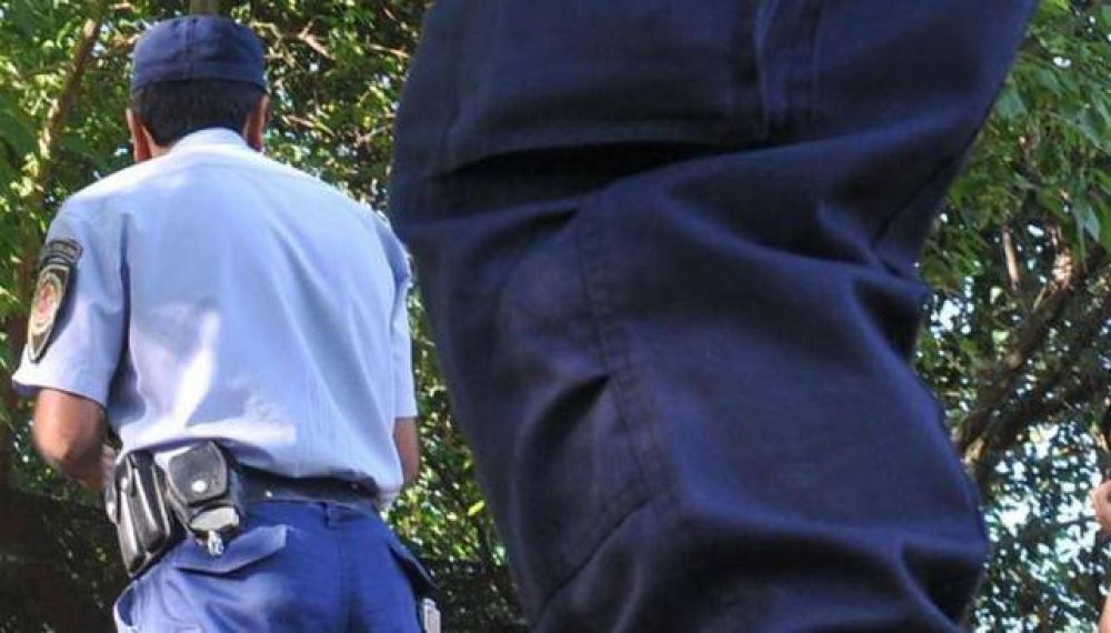 Caen tres polic�as por un golpe comando