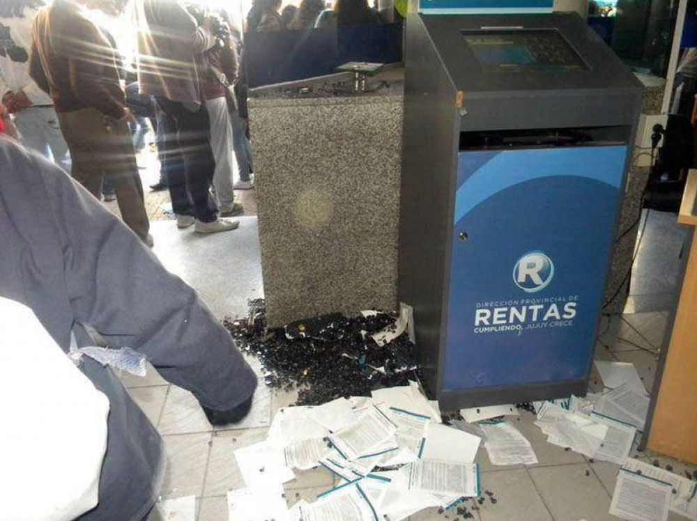 Nuevos excesos en manifestaci�n gremial