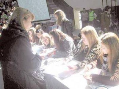 Casi tres mil docentes lograron su titularizaci�n