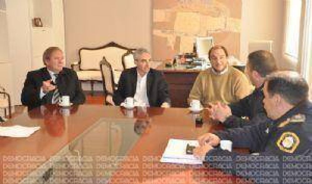 El intendente Meoni se reuni� con la c�pula de la Polic�a bonaerense