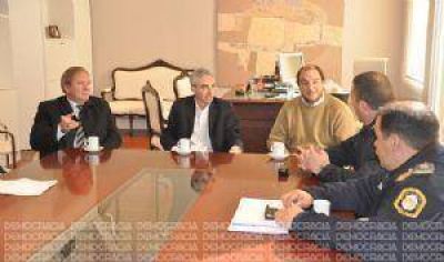 El intendente Meoni se reuni� con la c�pula de la Polic�a bonaerense