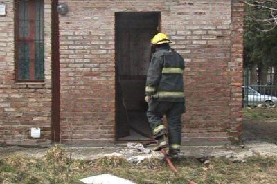 Incendio en predio de escuela 255