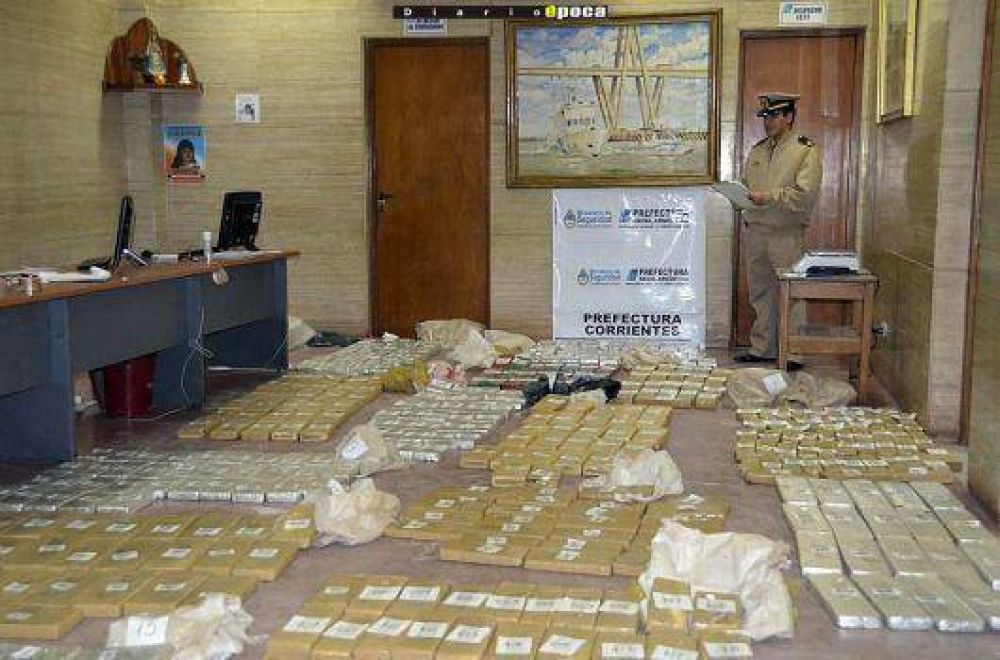 Capital: narcos derraparon su auto que llevaba 448 kilos de droga
