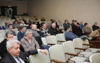 Se abri� un comp�s de espera para definir la continuidad de Cami Emergencias