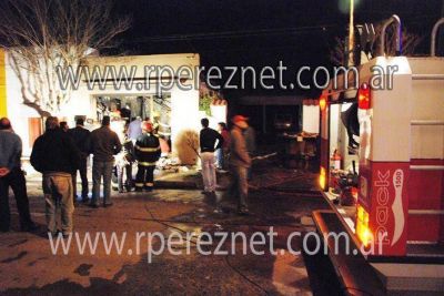 UN INCENDIO DESTRUY� UNA IMPRENTA EN ROQUE P�REZ