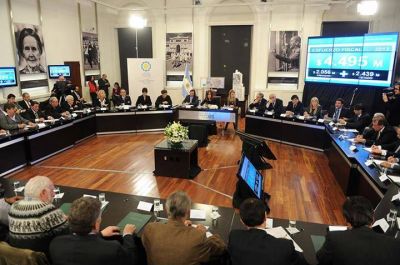 Golpe de tim�n: Cristina anunci� la suba del m�nimo no imponible a 15 mil pesos