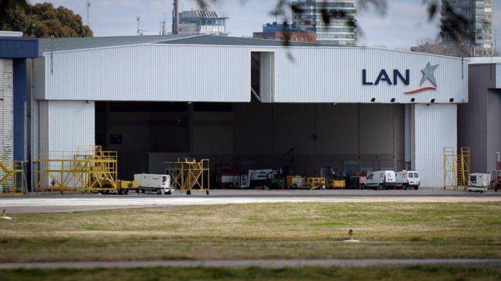 La Justicia fren� el desalojo del hangar que LAN tiene en Aeroparque con una medida cautelar