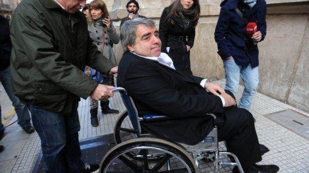 Pierri renunci� a la defensa de Mangeri por lo que dijo su hijo