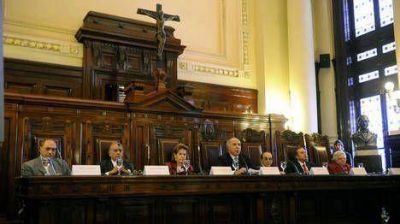 Ley de Medios: Zaffaroni escuch� a los dos primeros expositores y se fue