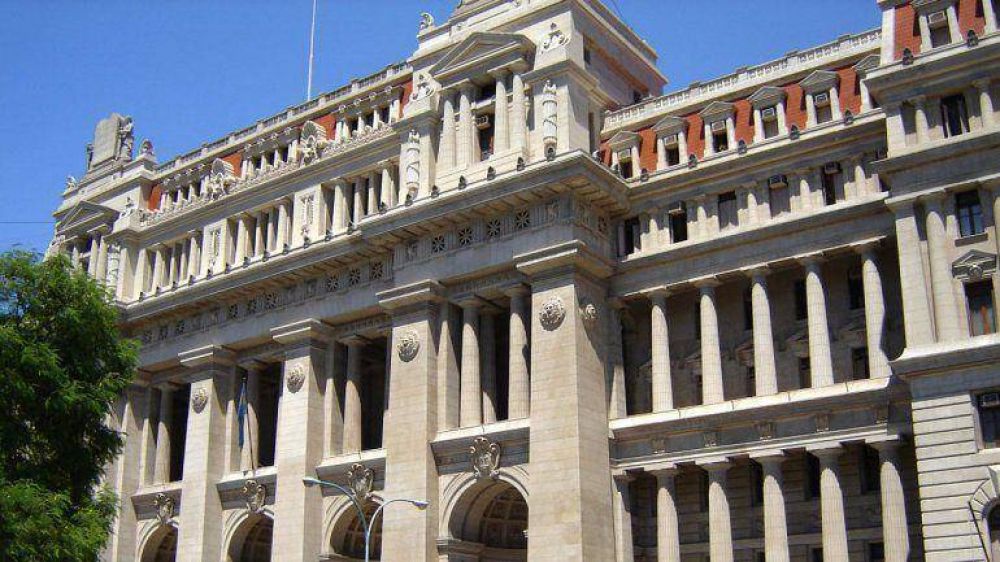 En dos meses, el Gobierno sufri� al menos ocho fallos adversos