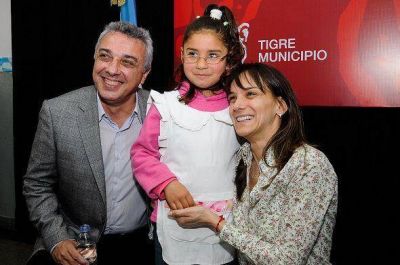 Tigre: El Municipio realiz� la entrega de anteojos para chicos de Benavidez