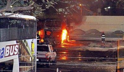 Cuatro colectivos se prendieron fuego