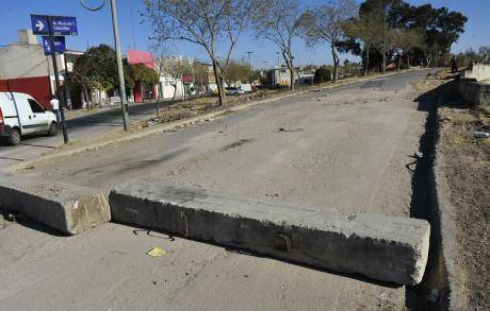 Hace 10 a�os est� cerrada la Costanera en la zona de San Vicente