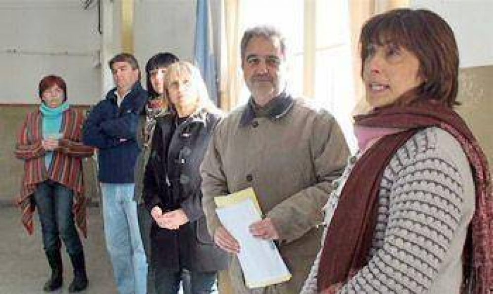 La Escuela Secundaria de Manuel Ocampo recibi� un subsidio