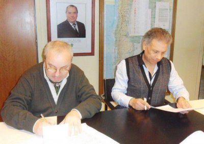 Se firm� el contrato para instalar fibra �ptica en el Molas