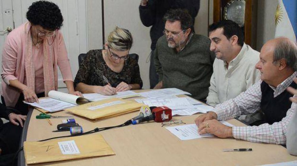 Tres empresas presentaron ofertas para pavimentar calles del barrio LU4