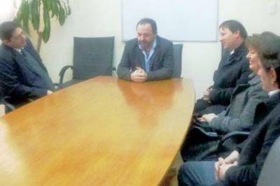 Provincia ampl�a el Programa �Compre Chubut�: firm� acuerdo con supermercados