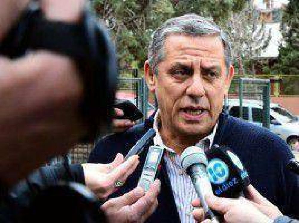 Quiroga pide explicaciones a Sapag