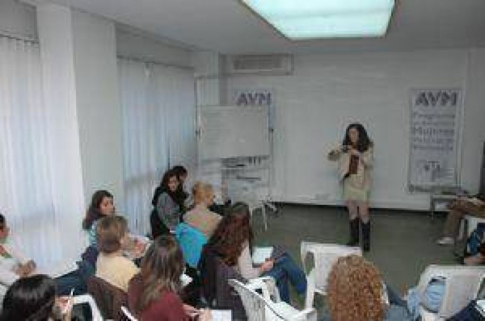 2.000 mujeres esperan por un trabajo del plan Ellas Hacen