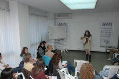 2.000 mujeres esperan por un trabajo del plan Ellas Hacen