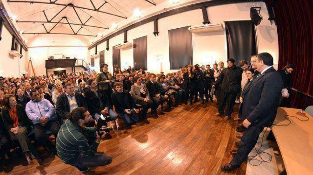 Financian proyectos sociales por m�s de un mill�n de pesos  