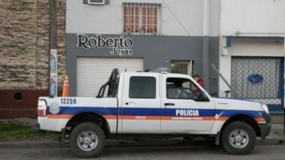 Le robaron y maniataron a un joyero a plena luz del d�a