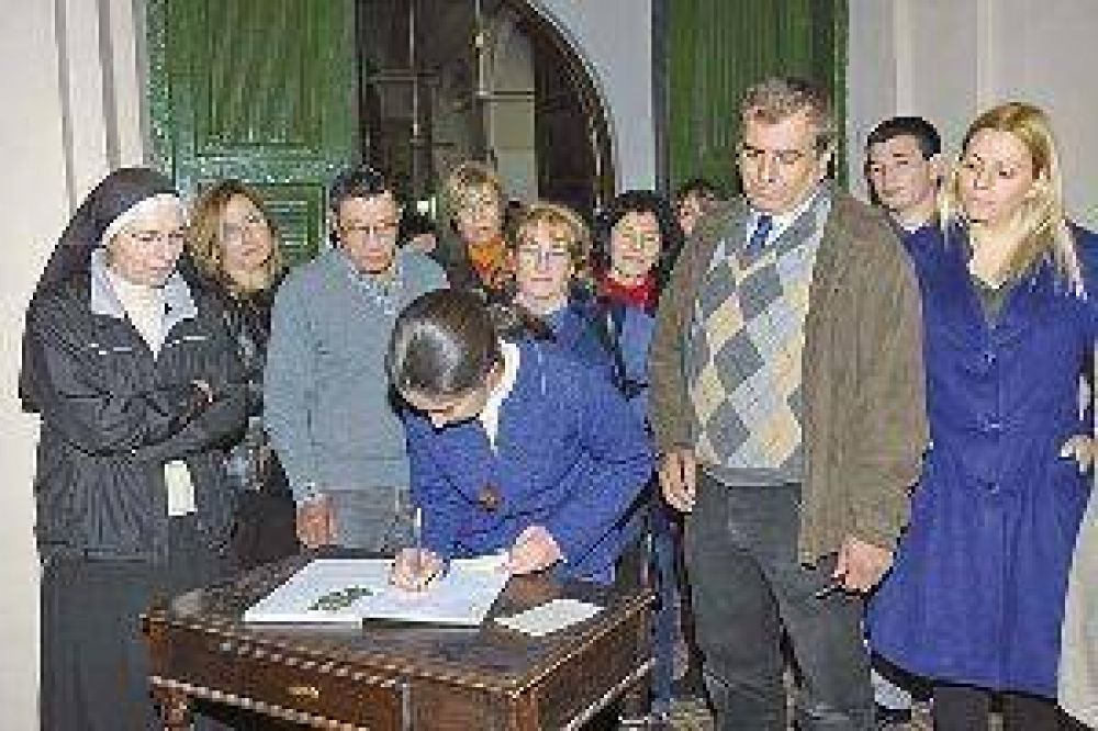 "Queremos llegar a un mill�n de firmas para la beatificaci�n de nuestra Mama Antula"