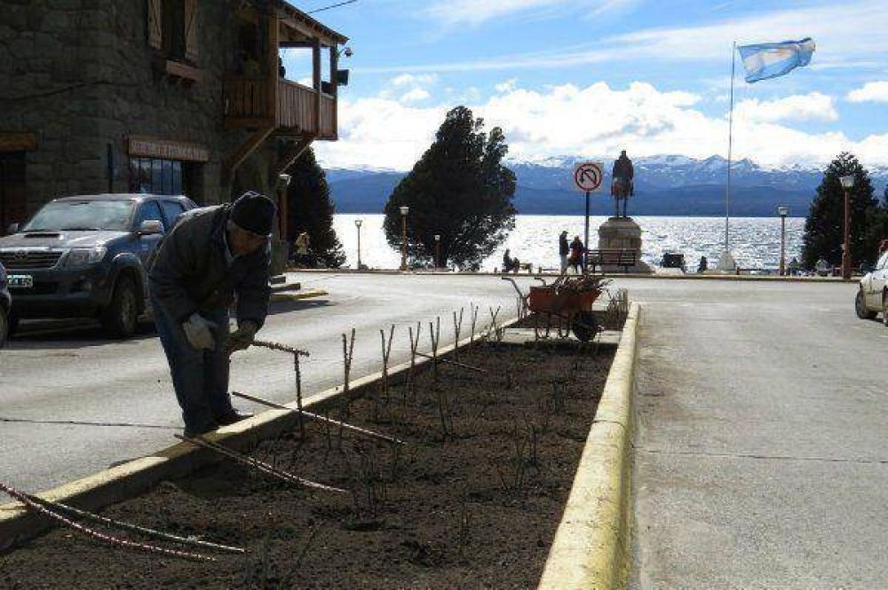 Vecinos y municipio embellecen el Boulevard Independencia