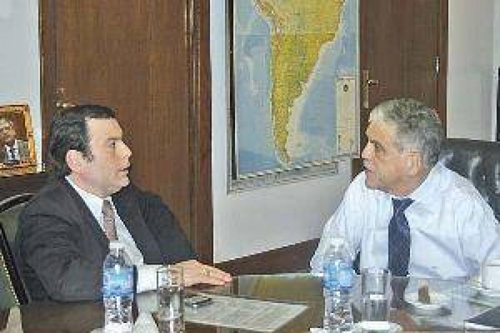 Zamora firm� convenio con De Vido para diversas obras escolares en toda la provincia