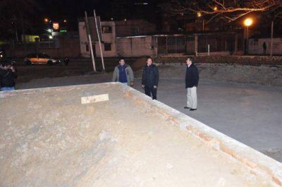 Aprontan el Skate Park en el parque Mitre