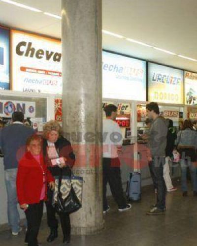 Por un paro, hubo demoras en micros de larga distancia