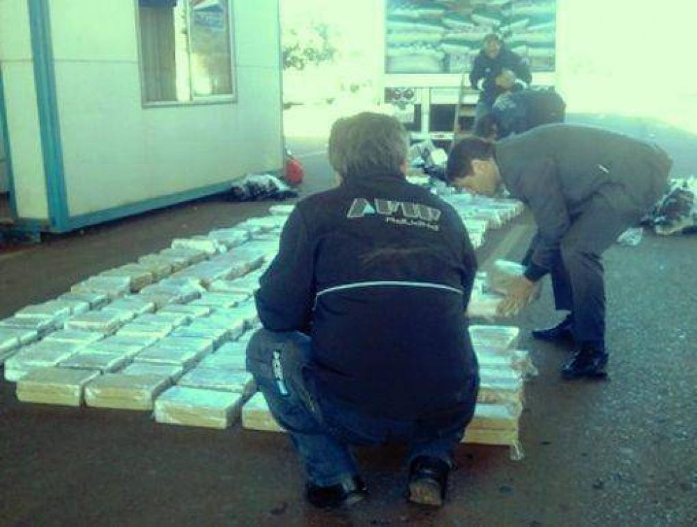 Un cami�n con arroz ocultaba casi una tonelada de marihuana