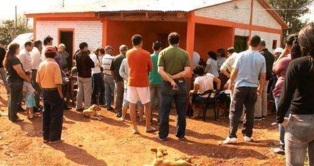 Trabajan en la regularizaci�n dominial de tierras del barrio Ex Tungoil en Santo Pip�