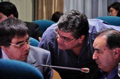 SOLICITAN AL GOBERNADOR PERALTA ENV�O DE FONDOS A LA POLIC�A