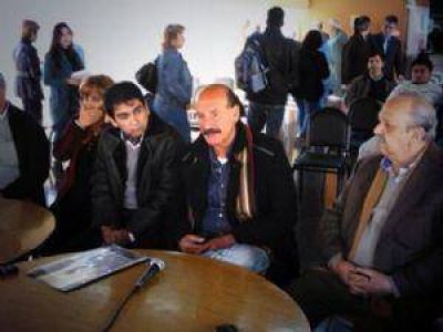 Tildan de �hip�critas� a Brizuela y Castillo