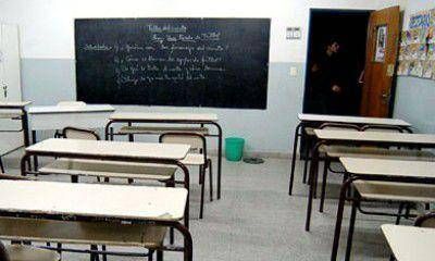 El lunes no habr� clases en las escuelas estatales primarias y secundarias