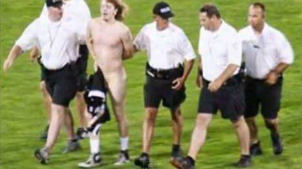 Atraparon a una pareja cuando ten�a relaciones sexuales en la cancha