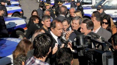 Scioli convoca a polic�as retirados para sacar a la calle agentes que cumplen tareas administrativas