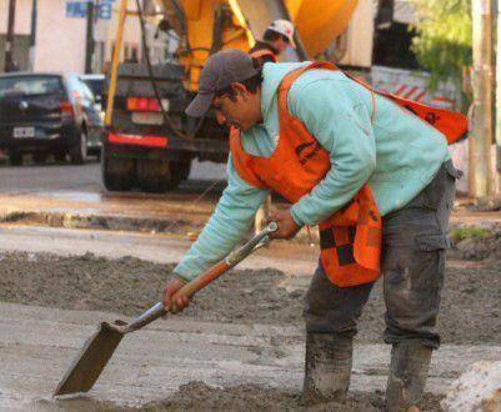 Contin�a el plan de bacheo en seis barrios de San Mart�n