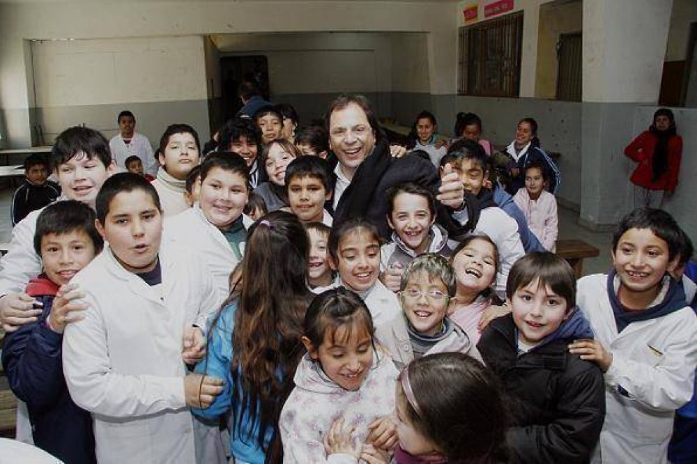 Giustozzi recorri� escuelas e instituciones de San Jos�