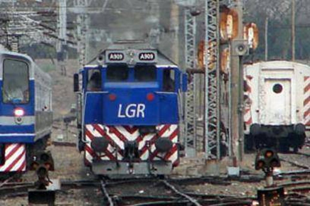 Tren arroll� un auto en la barrera de San Mart�n. Un muerto
