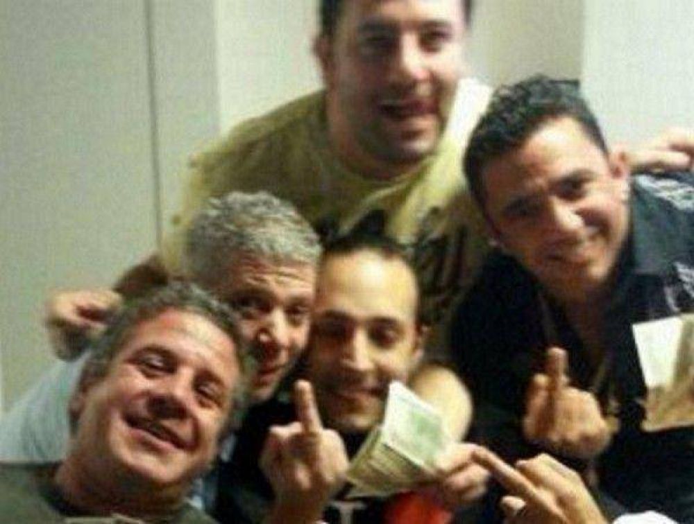 Desde Bah�a, Fari�a le dedic� una foto a Lanata